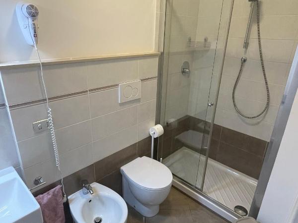 Appartamento Belvedere : photo 7 de la chambre chambre double avec salle de bains privative