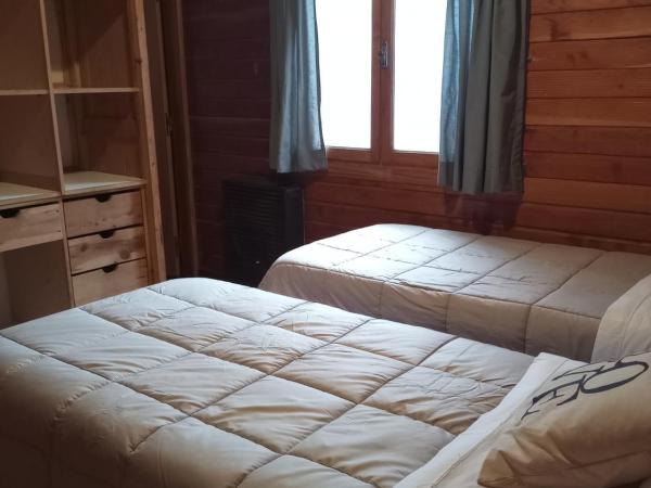 Cuatro Cerros Hostel : photo 5 de la chambre chambre double ou lits jumeaux avec salle de bains privative