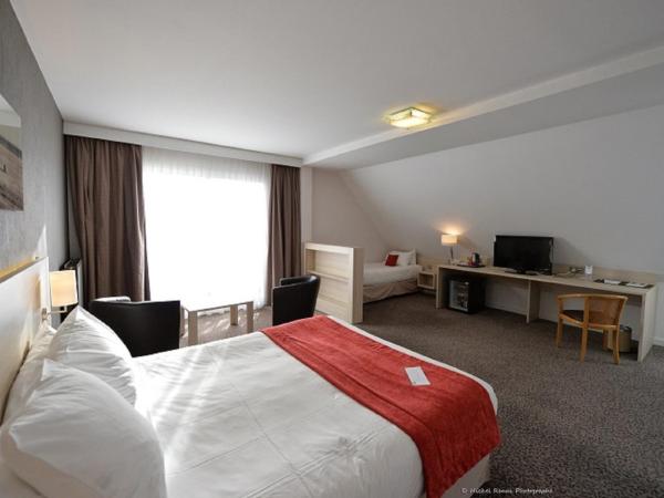 Best Western Plus Le Roof Vannes Bord de Mer : photo 5 de la chambre chambre familiale prestige avec balcon - vue sur mer