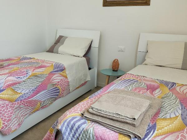 B&B Valle D'Astino : photo 1 de la chambre chambre lits jumeaux avec salle de bains commune