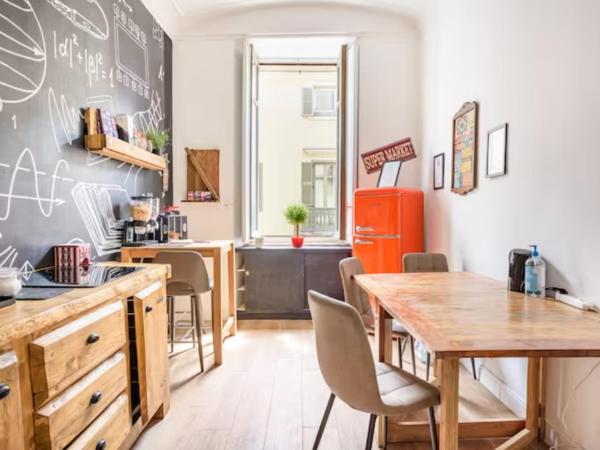 Apartments Chic Torino Centro porta nuova : photo 4 de la chambre chambre double avec salle de bains privative extérieure