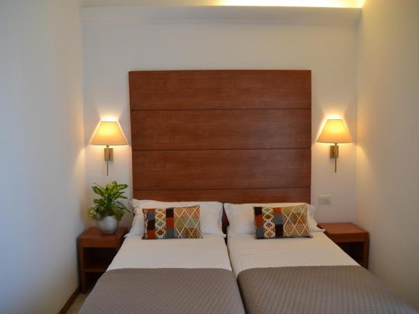 Hotel Villa del Parco : photo 6 de la chambre chambre double ou lits jumeaux supérieure
