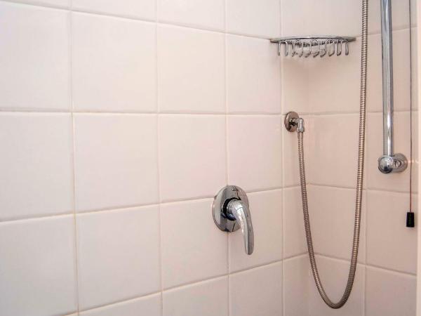 Hotel Ardesia : photo 8 de la chambre chambre triple avec balcon