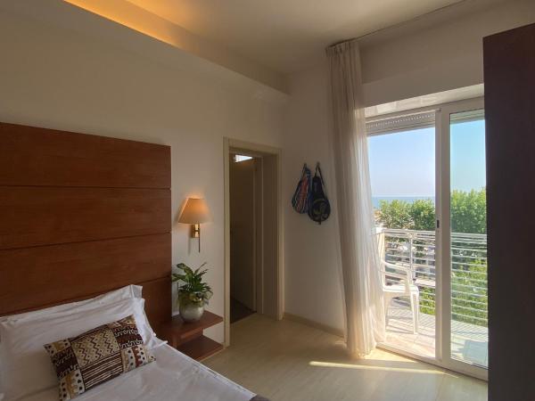 Hotel Villa del Parco : photo 3 de la chambre chambre triple supérieure