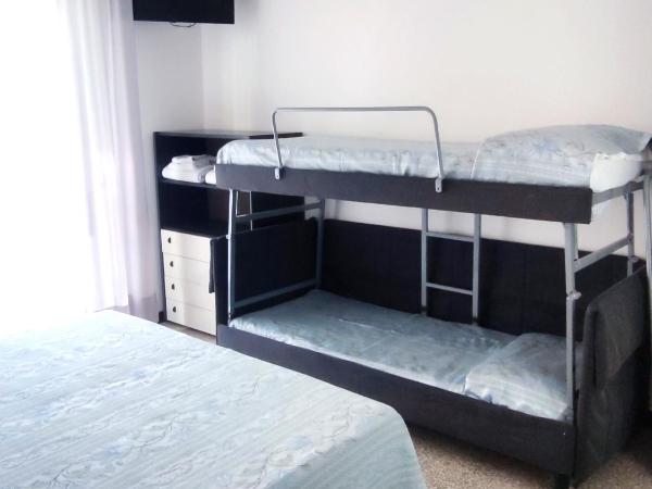 Hotel Ardesia : photo 9 de la chambre chambre quadruple avec balcon