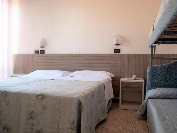 Hotel Ardesia : photo 4 de la chambre chambre quadruple avec balcon