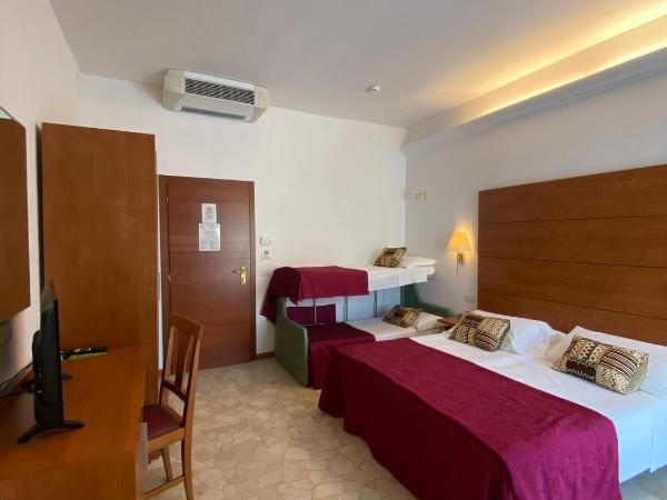 Hotel Villa del Parco : photo 1 de la chambre chambre quadruple supérieure 