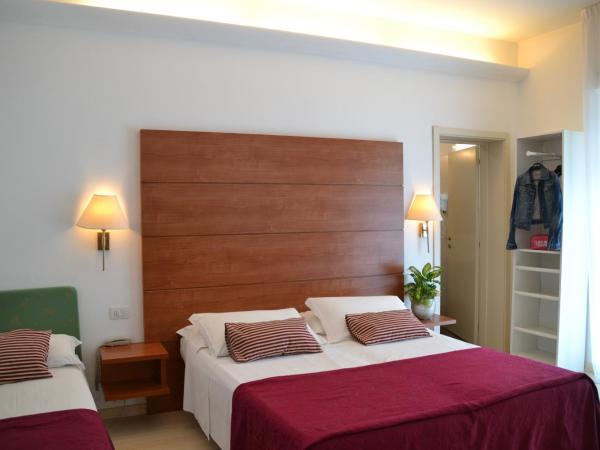 Hotel Villa del Parco : photo 1 de la chambre chambre quadruple deluxe