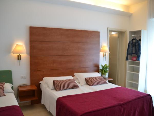 Hotel Villa del Parco : photo 3 de la chambre chambre quadruple deluxe