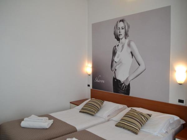 Hotel Villa del Parco : photo 9 de la chambre chambre double ou lits jumeaux standard