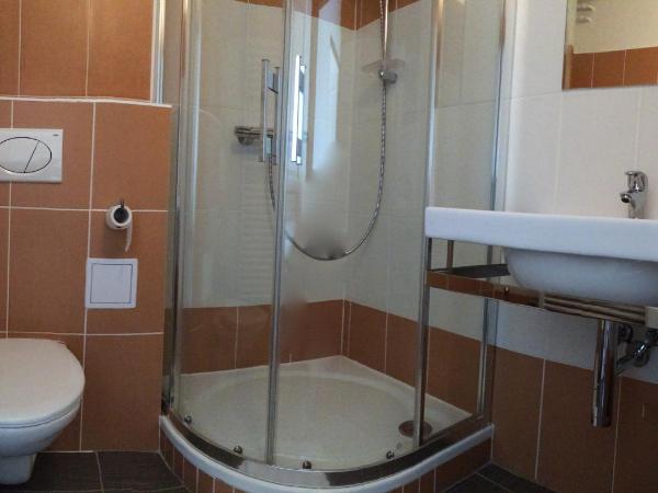 Hotel Wolf : photo 8 de la chambre chambre quadruple avec balcon