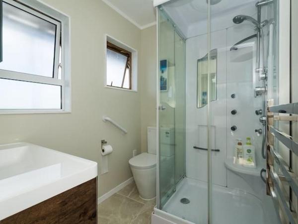 Harbour View Guesthouse : photo 10 de la chambre #1 premium queen bed - private ensuite with sea views