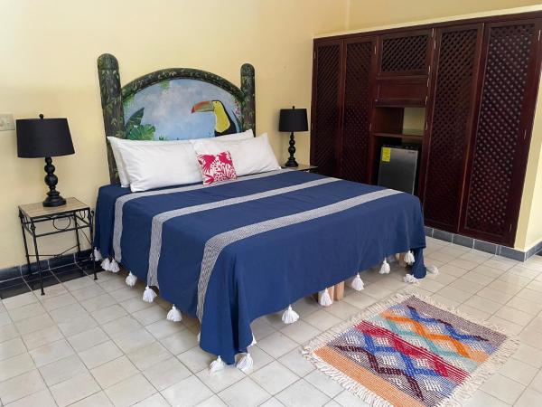 Reina Del Mar : photo 2 de la chambre chambre lit king-size - vue sur piscine 