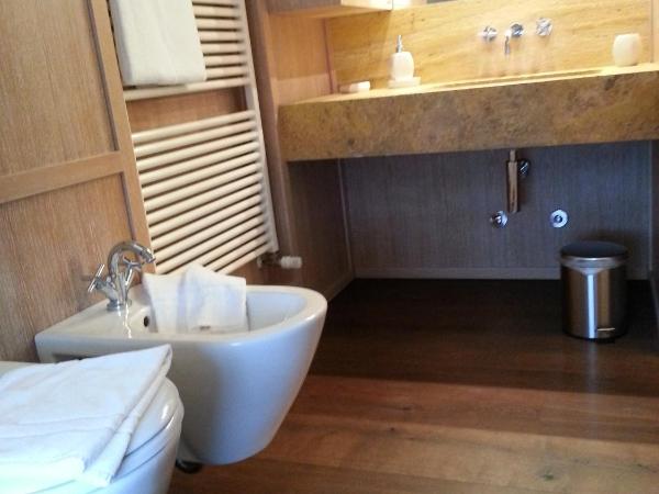 B&B Bergamo Alta : photo 7 de la chambre chambre double ou lits jumeaux avec salle de bains privative