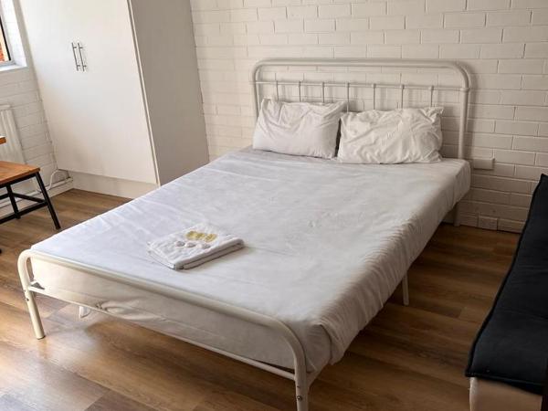 H & D Apartments : photo 3 de la chambre studio lit queen-size