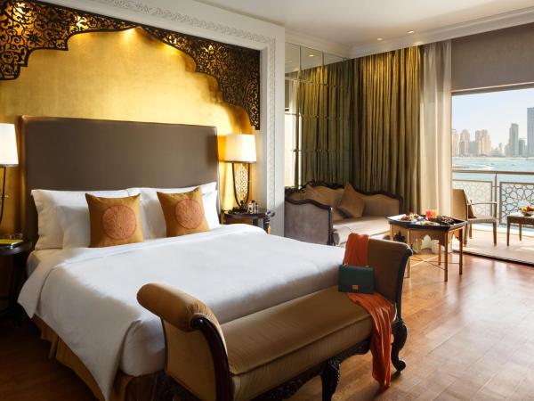 Jumeirah Zabeel Saray Dubai : photo 3 de la chambre chambre lit king-size club avec balcon - vue sur mer - petit-déjeuner, goûter, cocktail en soirée et rafraîchissements sans alcool inclus