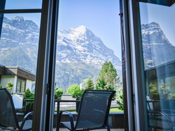Romantik Hotel Schweizerhof : photo 3 de la chambre chambre double supérieure - vue sur eiger