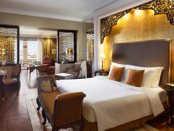 Jumeirah Zabeel Saray Dubai : photo 3 de la chambre suite junior lit king-size - accès au club avec accès au club incluant petit-déjeuner, goûter, cocktails en soirée et boissons sans alcool
