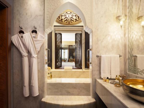 Jumeirah Zabeel Saray Dubai : photo 4 de la chambre suite junior lit king-size - accès au club avec accès au club incluant petit-déjeuner, goûter, cocktails en soirée et boissons sans alcool