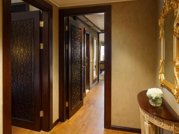 Jumeirah Zabeel Saray Dubai : photo 5 de la chambre hébergement 2 chambres « grand deluxe » avec balcon, accès au spa de luxe, club enfants & ados et cinéma privé