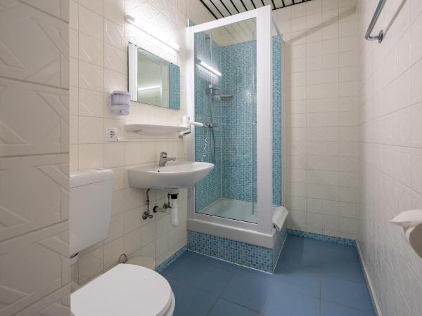 Hotel Bristol : photo 9 de la chambre chambre quadruple avec douche