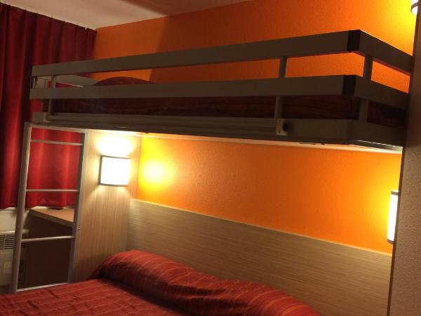 Premiere Classe Marseille La Valentine : photo 6 de la chambre chambre triple (1 lit double et 1 lit simple)