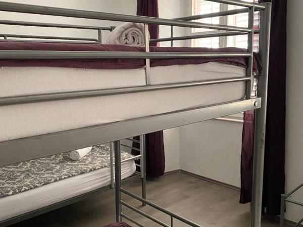 Kingslanding Old Town Hostel : photo 4 de la chambre lit dans dortoir mixte de 4 lits