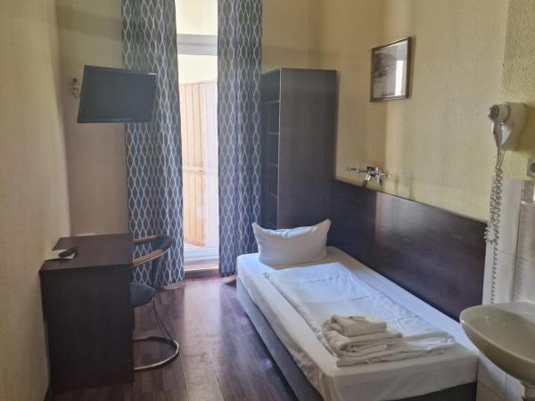 Hotel Am Stuttgarter Eck : photo 1 de la chambre chambre simple avec douche et toilettes communes