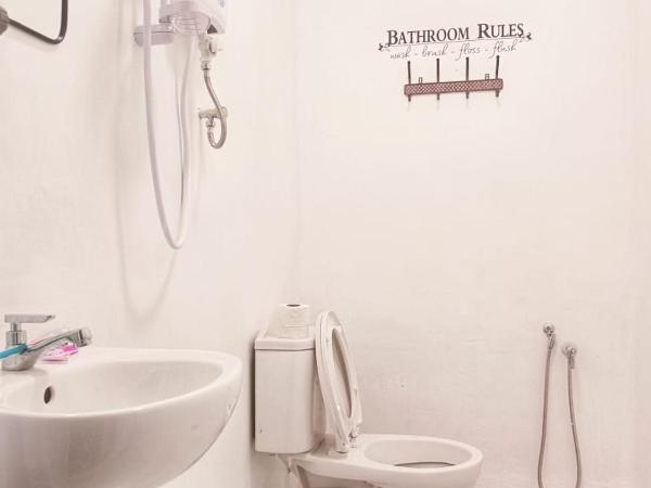 246housecafe : photo 2 de la chambre chambre double ou lits jumeaux avec salle de bains commune
