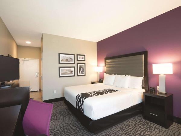 La Quinta by Wyndham Memphis Downtown : photo 2 de la chambre chambre lit king-size