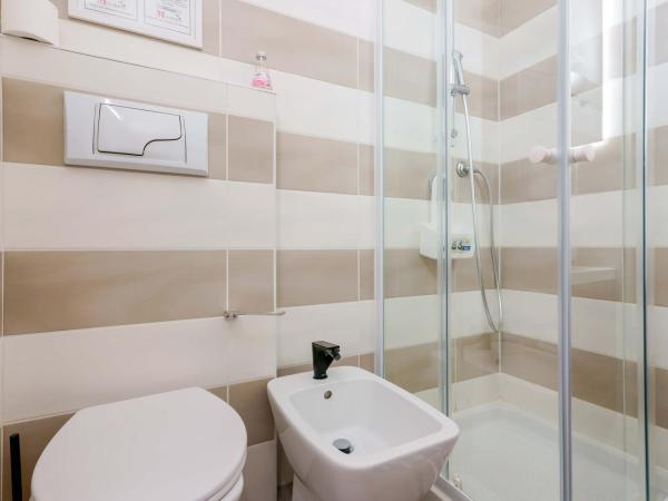 Mirabilia Golden : photo 9 de la chambre chambre double avec salle de bains privative