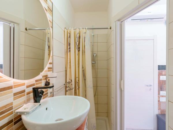 Mirabilia Golden : photo 7 de la chambre chambre simple avec salle de bains privative