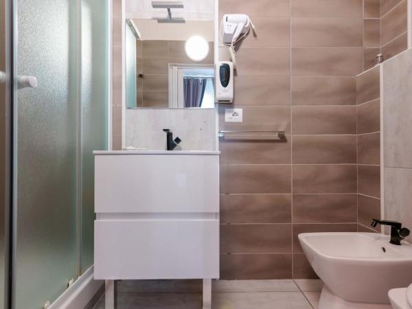 Mirabilia Golden : photo 8 de la chambre chambre double avec salle de bains privative