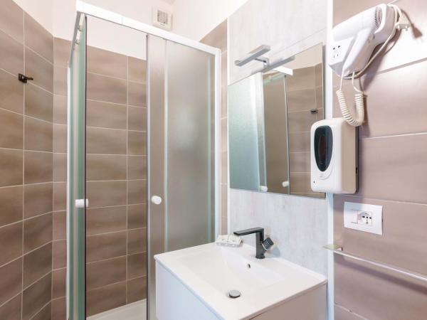 Mirabilia Golden : photo 10 de la chambre chambre double avec salle de bains privative