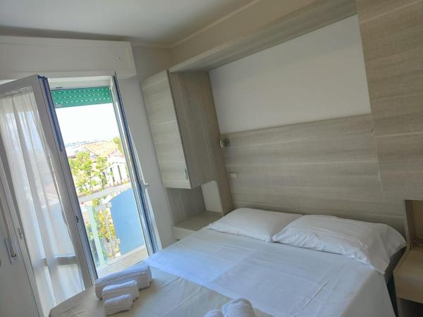 Hotel Gioiella : photo 3 de la chambre chambre double ou lits jumeaux standard avec balcon