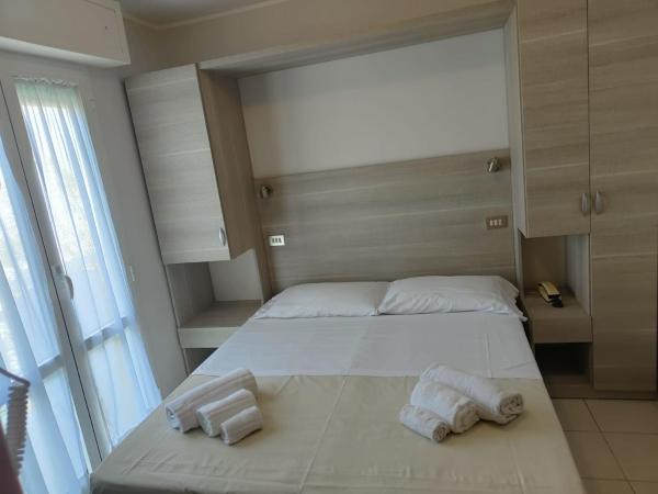 Hotel Gioiella : photo 4 de la chambre chambre double ou lits jumeaux standard avec balcon
