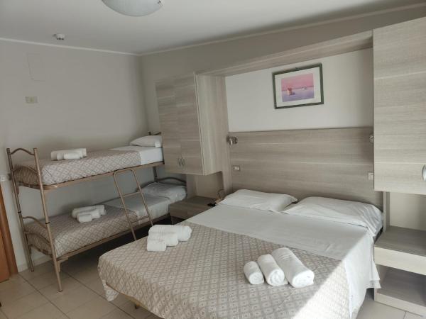 Hotel Gioiella : photo 9 de la chambre chambre quadruple