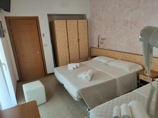 Hotel Gioiella : photo 2 de la chambre chambre triple