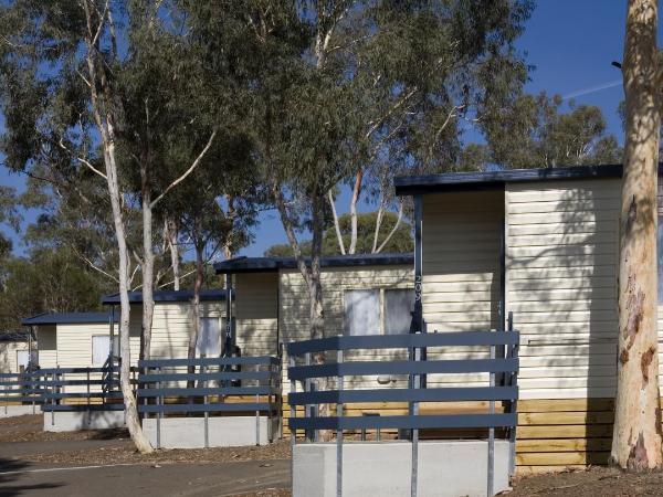Alivio Tourist Park Canberra : photo 1 de la chambre wattle glen premium cabin (2 bedroom)