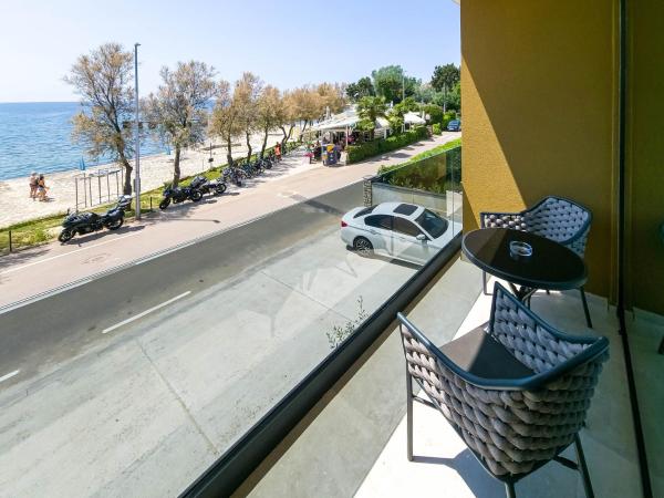 Maresole Beachfront Residence : photo 8 de la chambre chambre triple - vue sur mer