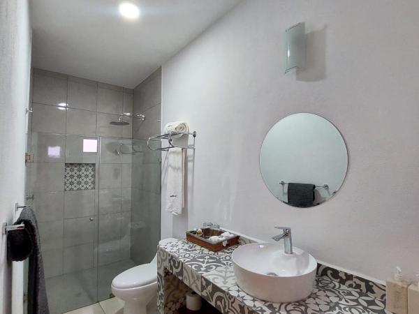 Casa Allende Morelia : photo 2 de la chambre chambre lit king-size deluxe