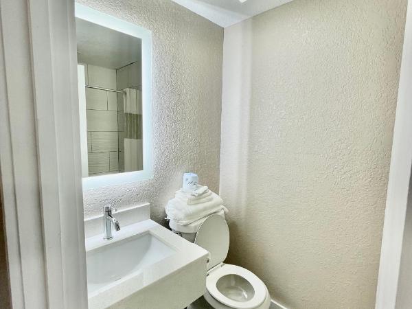 Super 8 by Wyndham Kissimmee-Orlando : photo 7 de la chambre suite studio lit king-size - non-fumeurs