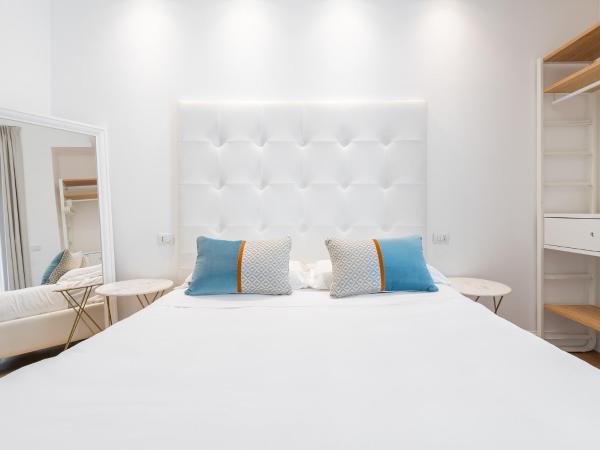 PLEY Boutique Del Centro : photo 3 de la chambre chambre double avec balcon