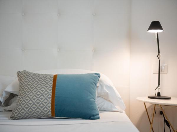 PLEY Boutique Del Centro : photo 8 de la chambre chambre double deluxe avec vue sur château