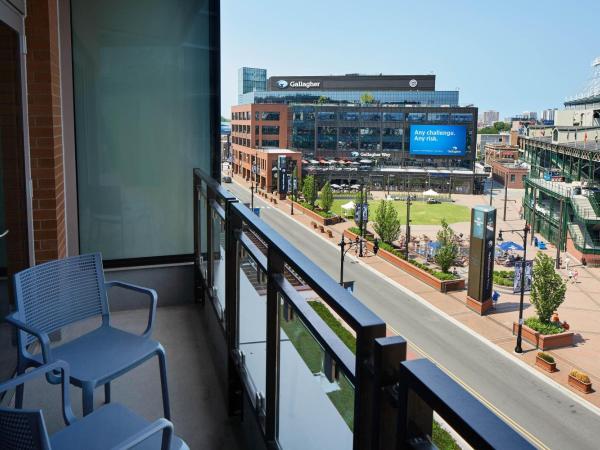 Hotel Zachary, Chicago, a Tribute Portfolio Hotel : photo 5 de la chambre junior suite - ballpark view