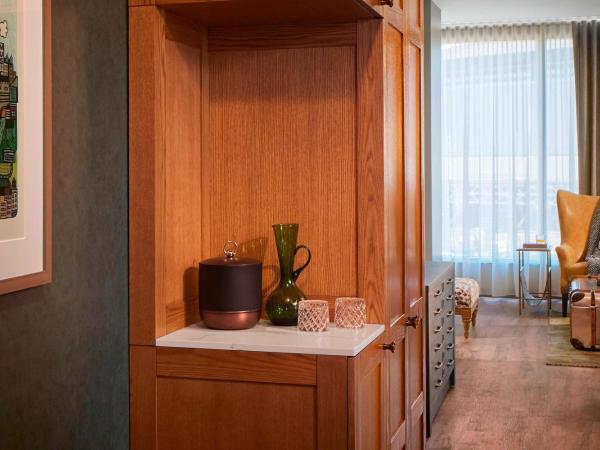 Hotel Zachary, Chicago, a Tribute Portfolio Hotel : photo 8 de la chambre junior suite - ballpark view