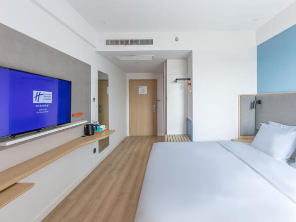 Holiday Inn Express Shanghai Pudong Airport, an IHG Hotel : photo 3 de la chambre chambre lit king-size standard