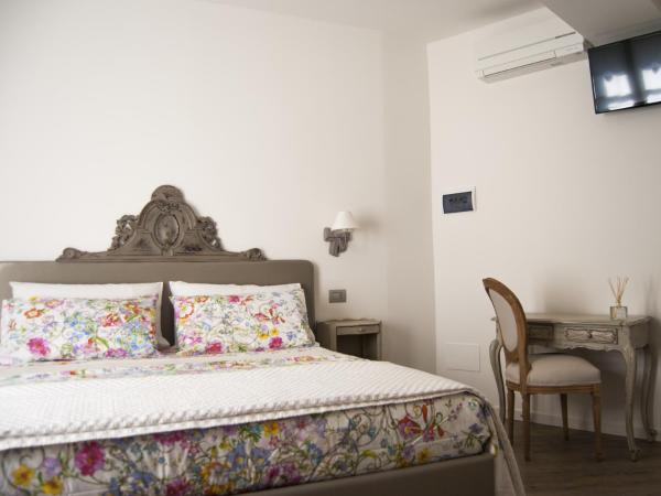 BeB San Lorenzo : photo 2 de la chambre grande chambre double avec salle de bains privative