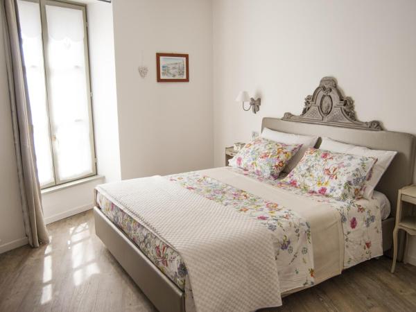 BeB San Lorenzo : photo 1 de la chambre grande chambre double avec salle de bains privative