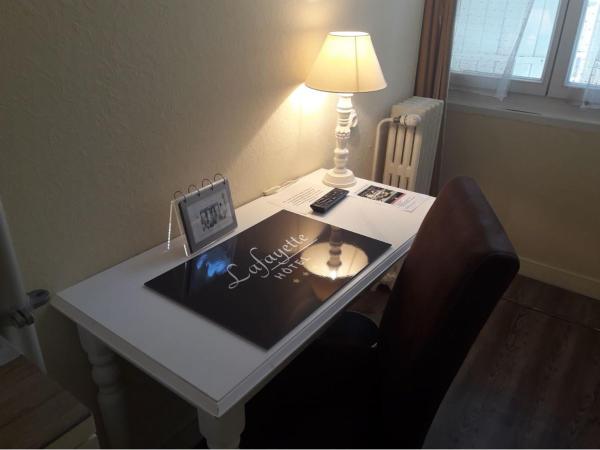 Logis Hôtel Lafayette Rochefort France : photo 2 de la chambre chambre simple Économique